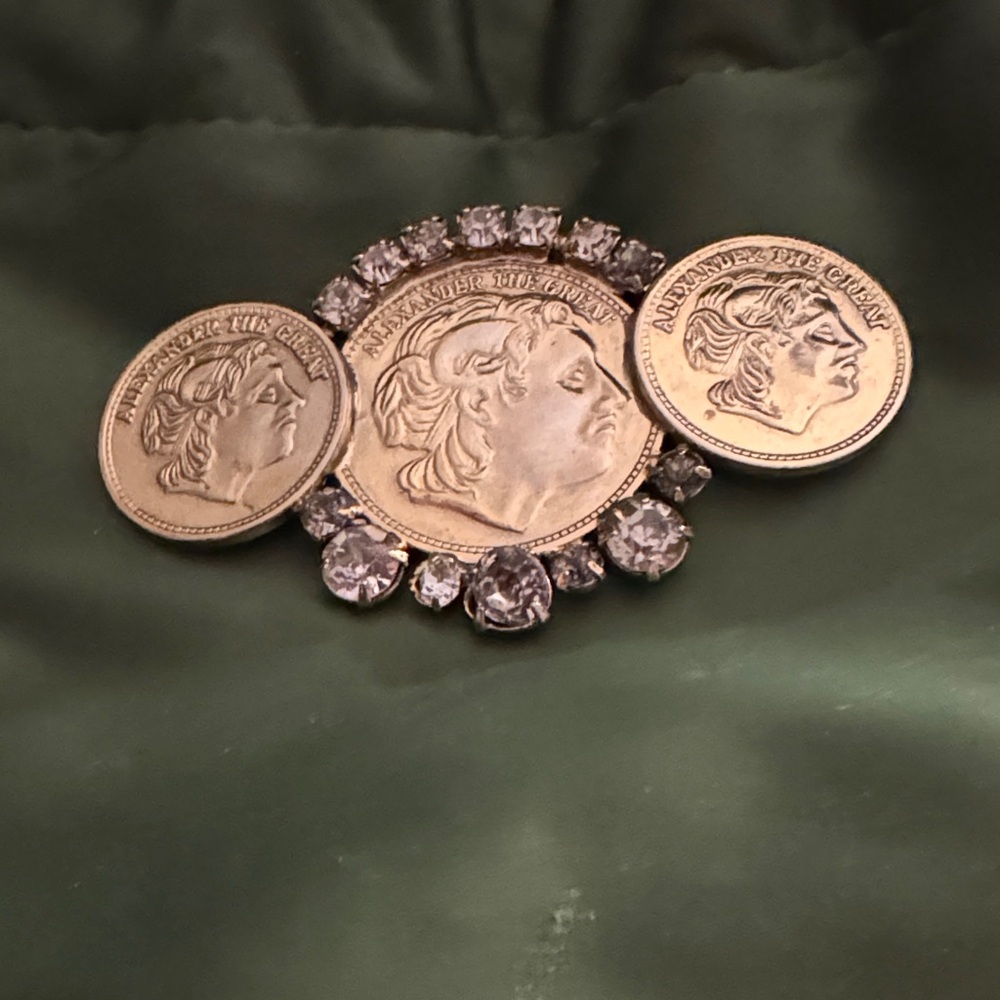 Fashion Gold Brooch